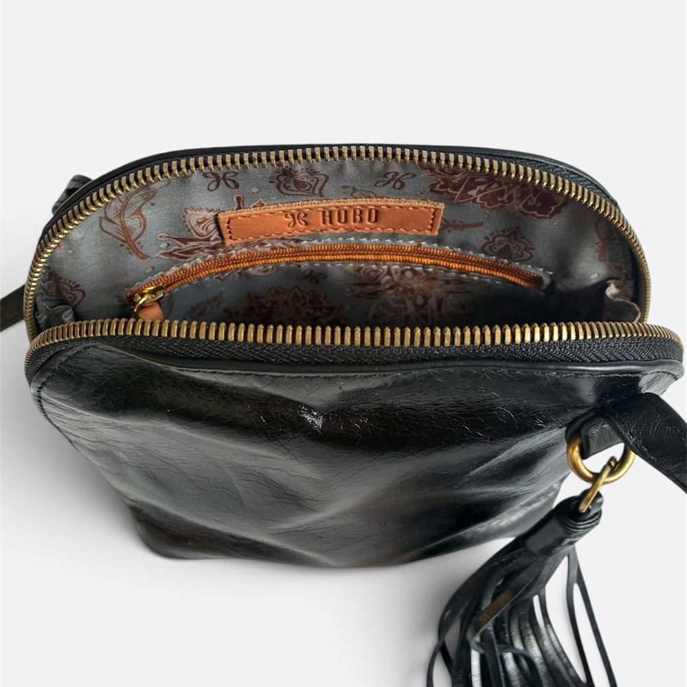 HOBO Nash Black Glossy Leather Crossbody Tassel Handbag Purse - Picture 2 of 11